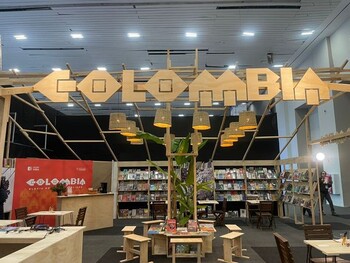 ¡Ganamos! La Feria Internacional del Libro de Guadalajara,  premió el stand de Colombia